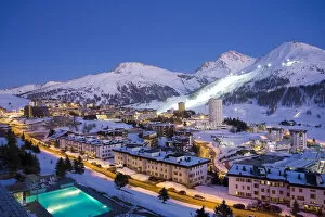 Skiing Collection: Sestriere Ski Resort (Site of 2006 Winter Olympics), Turin Province, Piedmont, Italy