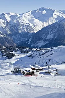 Images Dated 8th June 2009: Ski Pistes in Courchevel 1850 ski resort in the Three Valleys, Les Trois Vallees, Savoie