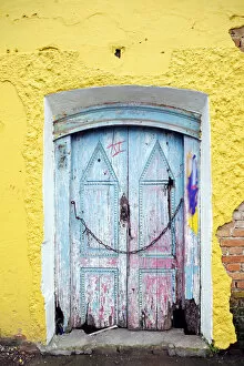 Images Dated 4th December 2012: South America, Brazil, Sao Paulo, Embu das Artes, a decrepit wooden door in a building