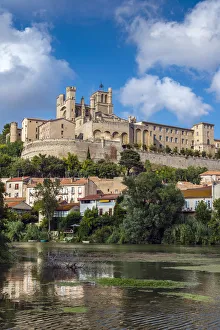 St. Nazaire Cathedral and Pont Vieux or Old Bridge, Beziers, Languedoc-Roussillon, France St. Nazaire Cathedral and Pont Vieux or Old Bridge, Beziers, Languedoc-Roussillon, France