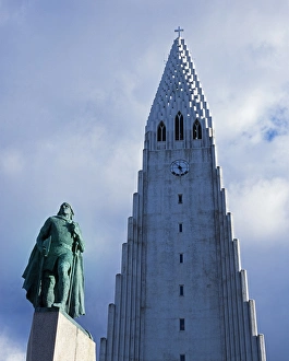 Statue of Leif Eiriksson in front of Hallgrimskirkja Statue of Leif Eiriksson in front of Hallgrimskirkja