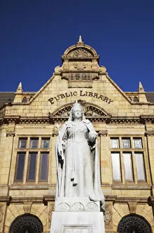 Statue of Queen Victoria outside public library, Market Square, Port Elizabeth, Eastern