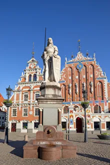 Statue of Roland, House of Blackheads and Schwab House, Town Hall Square, Old Town Statue of Roland, House of Blackheads and Schwab House, Town Hall Square, Old Town