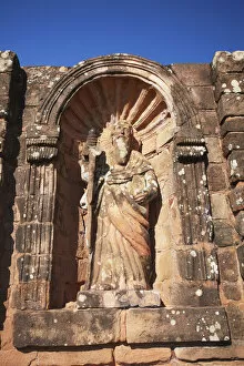 Images Dated 29th November 2012: Statue at ruins of Jesuit mission at Trinidad (UNESCO World Heritage Site), Itapua