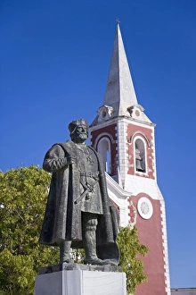 A statue of Vasco de Gama stands in front of the old A statue of Vasco de Gama stands in front of the old