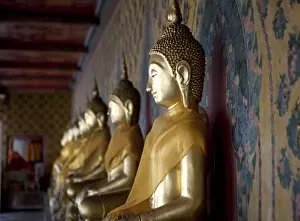 Images Dated 18th September 2009: Statues of Buddha in the Wa Arun Temple in Bangkok Thailand