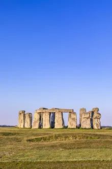 Stonehenge at sunrise, Wiltshire, England Stonehenge at sunrise, Wiltshire, England