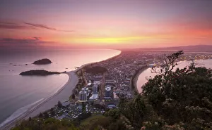 Sunrise from the summit of Mount Maunganui, New Zealand Sunrise from the summit of Mount Maunganui, New Zealand