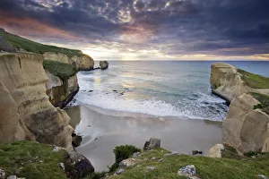 Sunrise at Tunnel Beach, Dunedin, New Zealand Sunrise at Tunnel Beach, Dunedin, New Zealand