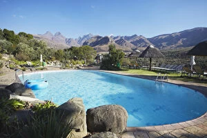 Images Dated 4th November 2010: Swimming pool at Cathedral Peak Hotel, Cathedral Peak Nature Reserve, Ukhahlamba-Drakensberg