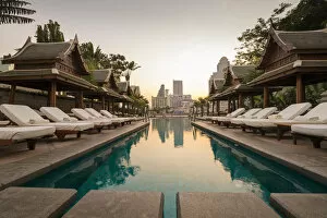 Images Dated 5th February 2016: Swimming pool at the Peninsula Hotel, Riverside, Bangkok, Thailand