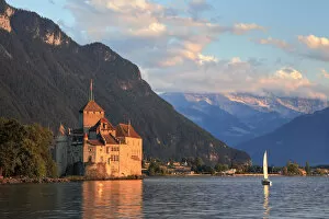 Images Dated 20th December 2010: Switzerland, Vaud, Montreaux, Chateau de Chillon and Lake Geneva (Lac Leman)