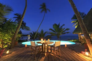 Luxury Resort Gallery: Tanzania. Zanzibar, Kigomani, table for private dinner set at the edge of infinity