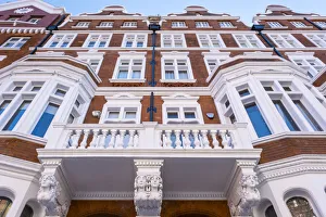 Terraced houses in Kensington, London, England, UK Terraced houses in Kensington, London, England, UK