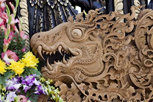 Images Dated 5th March 2010: Thailand, Chiang Mai, Baan Tawai Wood Carving Village, Detail of Dragon Carving