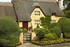 Thatched Cottage & Garden, Chipping Campden, Cotswolds, Gloucestershire, England Thatched Cottage & Garden, Chipping Campden, Cotswolds, Gloucestershire, England