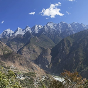 Tiger Leaping Gorge and Jade Dragon Snow Mountain (Yulong Xueshan), Yunnan, China Tiger Leaping Gorge and Jade Dragon Snow Mountain (Yulong Xueshan), Yunnan, China