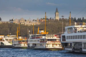 Topkapi Palace and ferries on the waterfront of the Golden Horn, Istanbul, TurkeyIstanbul Topkapi Palace and ferries on the waterfront of the Golden Horn, Istanbul, TurkeyIstanbul