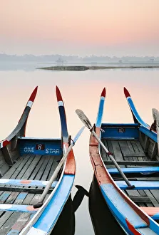 Traditional Burmese boats at sunrise on Taungthaman Lake, Amarapura, Mandalay, Burma Traditional Burmese boats at sunrise on Taungthaman Lake, Amarapura, Mandalay, Burma