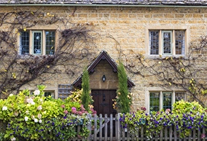 Traditional Cotswold cottage, Gloucestershire, UK Traditional Cotswold cottage, Gloucestershire, UK