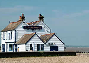 Images Dated 10th August 2011: Traditional pub, Whitstable, Kent, UK