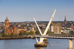 Images Dated 12th May 2016: UK, Northern Ireland, County Londonderry, Derry, The Peace Bridge over the River Foyle