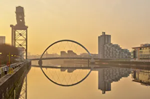 UK, Scotland, Glasgow, River Clyde, Finnieston Crane and the Clyde Arc, nicknamed UK, Scotland, Glasgow, River Clyde, Finnieston Crane and the Clyde Arc, nicknamed