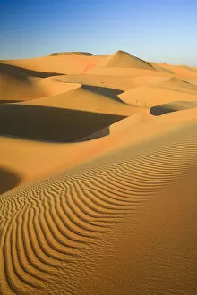 Images Dated 15th June 2009: United Arab Emirates, Liwa Oasis, Sand dunes near the Empty Quarter Desert