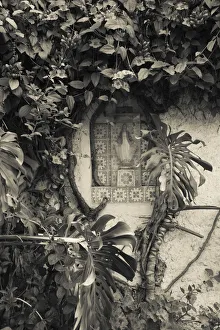 Historic Quarter of the City of Colonia del Sacramento Gallery: Uruguay, Colonia del Sacramento, Madona wall decoration, Calle de San Pedro