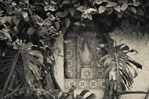 Historic Quarter of the City of Colonia del Sacramento Gallery: Uruguay, Colonia del Sacramento, Madona wall decoration, Calle de San Pedro