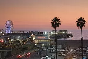 Los Angeles Collection: USA, California, Los Angeles, Santa Monica, Santa Monica Pier, dusk