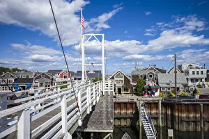 USA, Maine, Ogunquit, Perkins Cove, pedestrian drawbridge USA, Maine, Ogunquit, Perkins Cove, pedestrian drawbridge