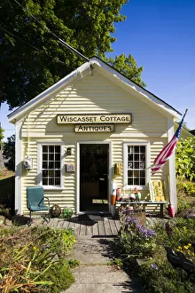 USA, Maine, Wiscasset, antique shop, autumn USA, Maine, Wiscasset, antique shop, autumn