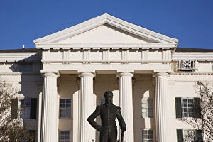 Images Dated 14th January 2010: USA, Mississippi, Jackson, City Hall and statue of Andrew Jackson, seventh President