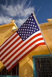 Images Dated 11th July 2008: USA, New Mexico, Albuquerque, Old Town, Shop and flag