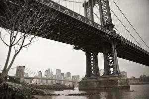 Images Dated 9th December 2007: USA, New York City, Manhattan Bridge and Brooklyn Bridge