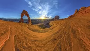 Images Dated 22nd October 2014: USA, Utah, Moab, Arches National Park, Delicate Arch