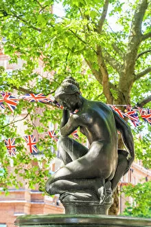 Sculptures Gallery: Venus fountain statue, Sloane Square, London, England, UK