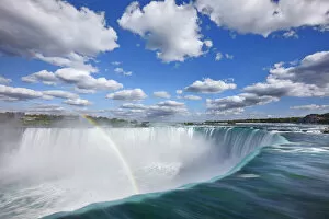 Lake Ontario Gallery: Waterfall Niagara Falls with rainbow - Canada, Ontario, Niagara