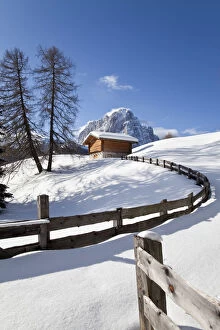 Images Dated 8th September 2009: Winter snow covered mountain hut in front of Sassolungo mountain (3181m), Val Gardena