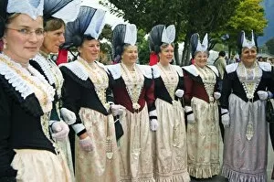 Images Dated 3rd September 2006: Women in traditional costume at the Unspunnen Bicentenary Festival
