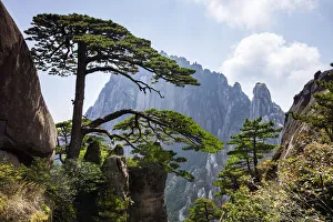 Yellow Mountains, Huangshan, Anhui, China (UNESCO World Heritage Site) Yellow Mountains, Huangshan, Anhui, China (UNESCO World Heritage Site)