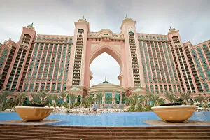 Images Dated 5th March 2009: The Atlantis on the Palm a hyper luxury hotel in an area of Dubia that was reclaimed from the sea