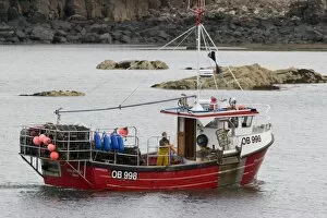 Trawler Collection: Creel boat. Eilean Ban shooting creels to catch lobster, crab etc. Hebrides, Scotland