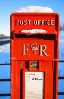 Images Dated 24th October 2008: A postbox in snow UK