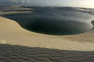 Images Dated 10th January 2002: Sand dunes around Gaivota Lake at Lencois Maranhenses National Park, Santo Amaro, Maranh o, Brazil