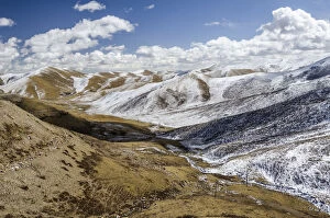 Images Dated 18th July 2014: China, Tibet, Majestic high altitude landscape of snowy mountains