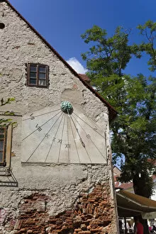 Croatia, Zagreb, Old Town, Tkalciceva Streetsundail on restaurant wall