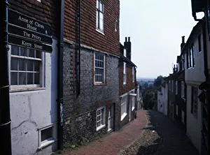 Images Dated 6th October 2008: ENGLAND East Sussex Lewes View down cobbled old street with cottage housing