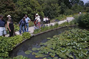 Images Dated 6th October 2008: ENGLAND Surrey Woking Wisley Royal Horticultural Society Garden Visitors looking over